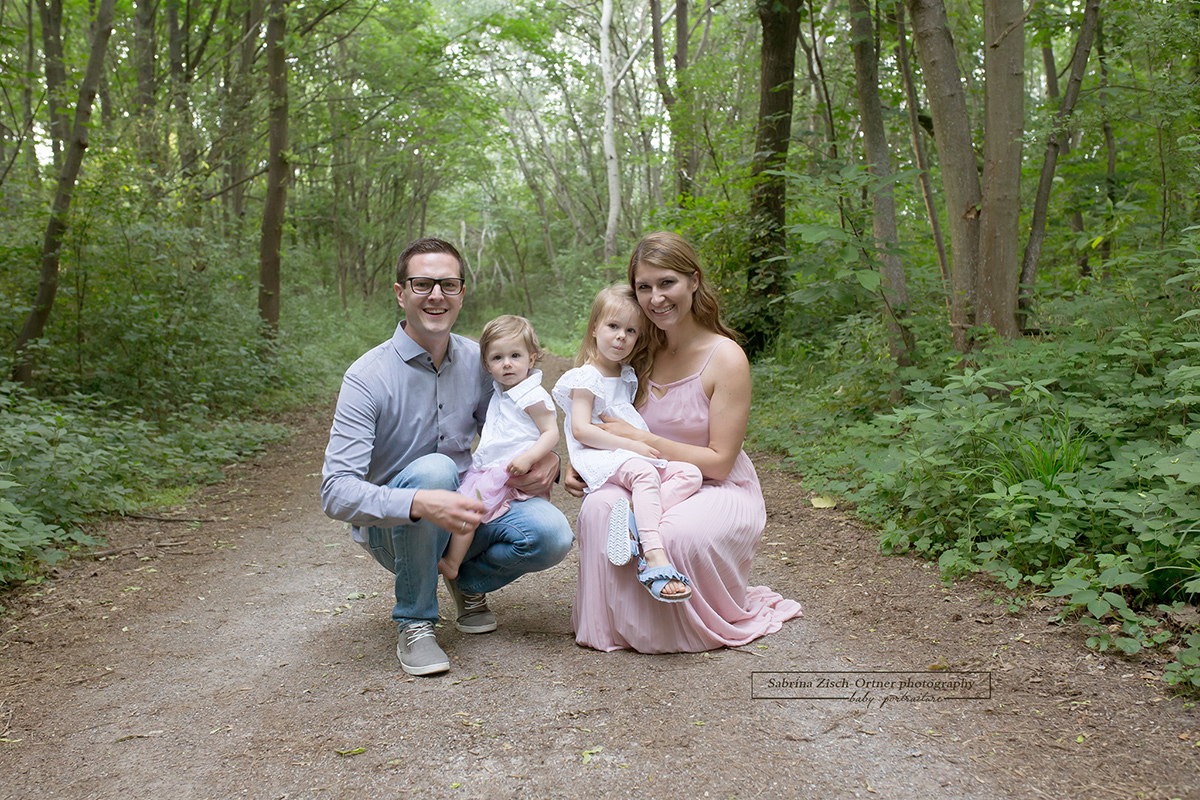 Familienfoto im Wald