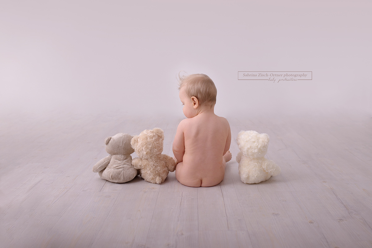 Drei Teddybären, ein Junge und ein süßes Ergebnis