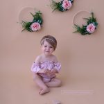 selbstgemachte Blumenhintergrundringe für Geburtstags Fotoshooting bei Sabrina Zisch-Ortner
