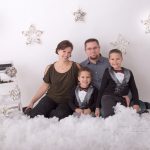 klassisches Familienfoto zu Viert bei der Wiener Fotografin Zisch-Ortner