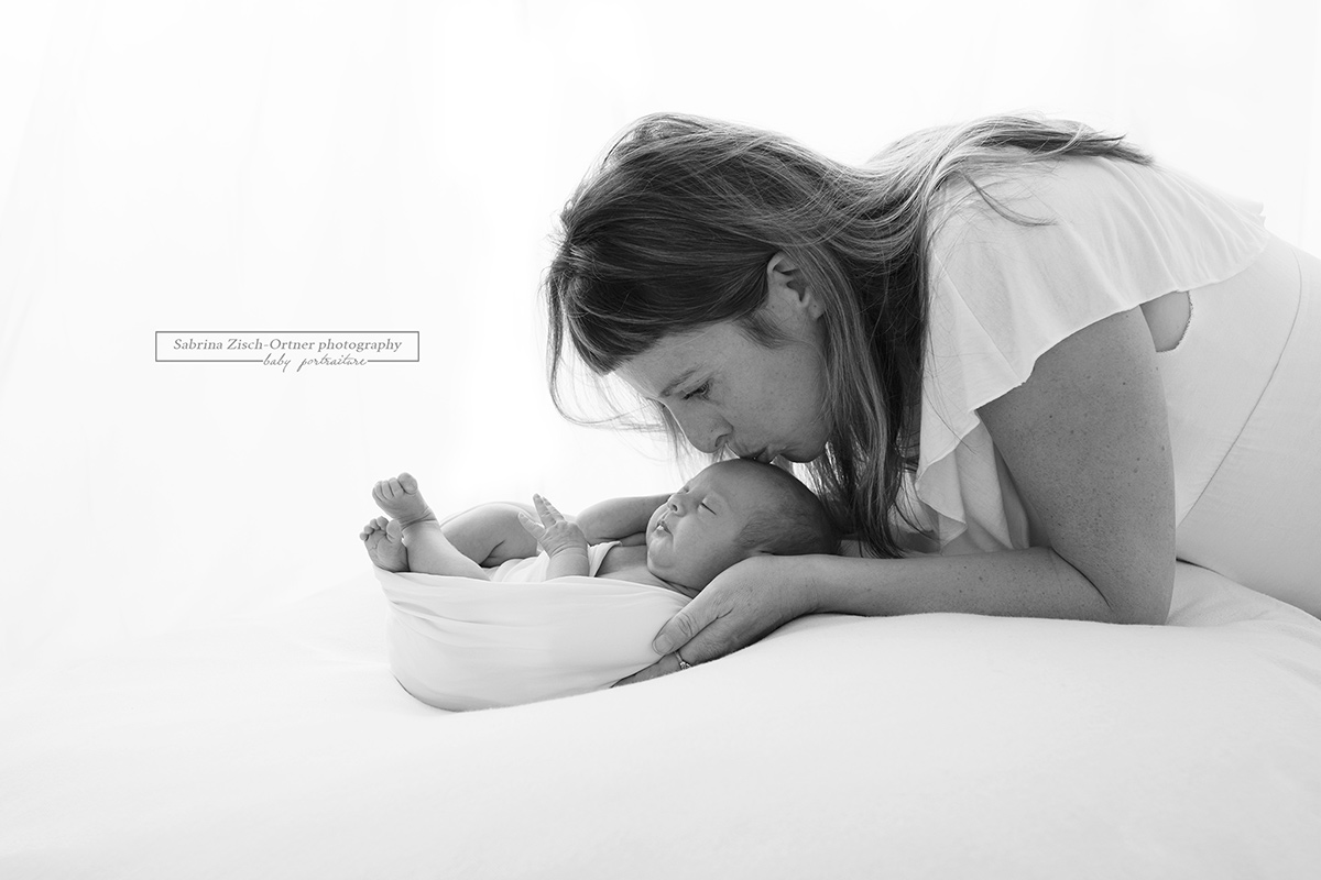 Mama und ihr Baby Foto in Schwarz Weiß