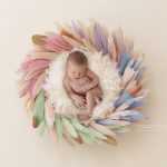 Composing eines Regenbogen Babys im Federnest gemacht von Sabrina Zisch-Ortner