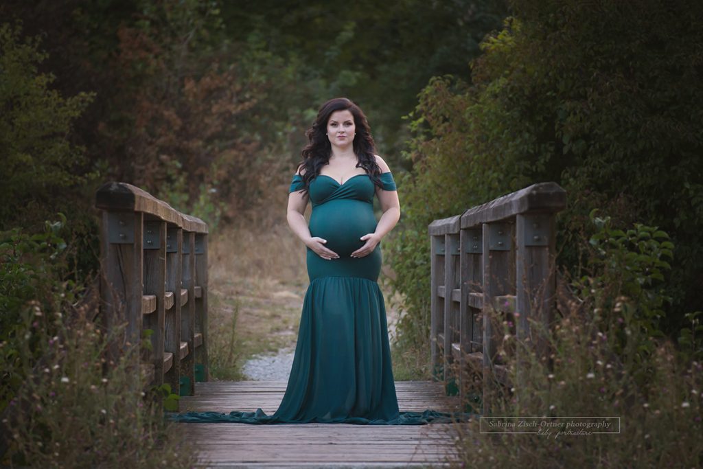 Babybauch Schwangeren perfekt passendes Kleid für Fotoshooting