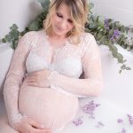 Duft aus Lavendel und Eukalyptus beim Babybauch Milchbad Shooting