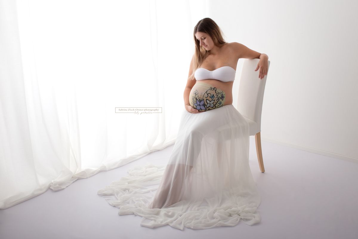Bellypainting inkl Fotoshooting mit bemalten Babybauch bei Sabrina Zisch-Ortner