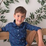Fotoshooting im 22 Wiener Gemeindebezirk mit Kindergartenkind und selbstgemachten Hintergrund