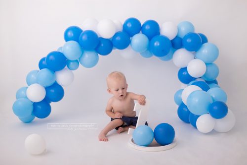 1 Geburtstagssetup mit blau weisser Luftballon Girlande