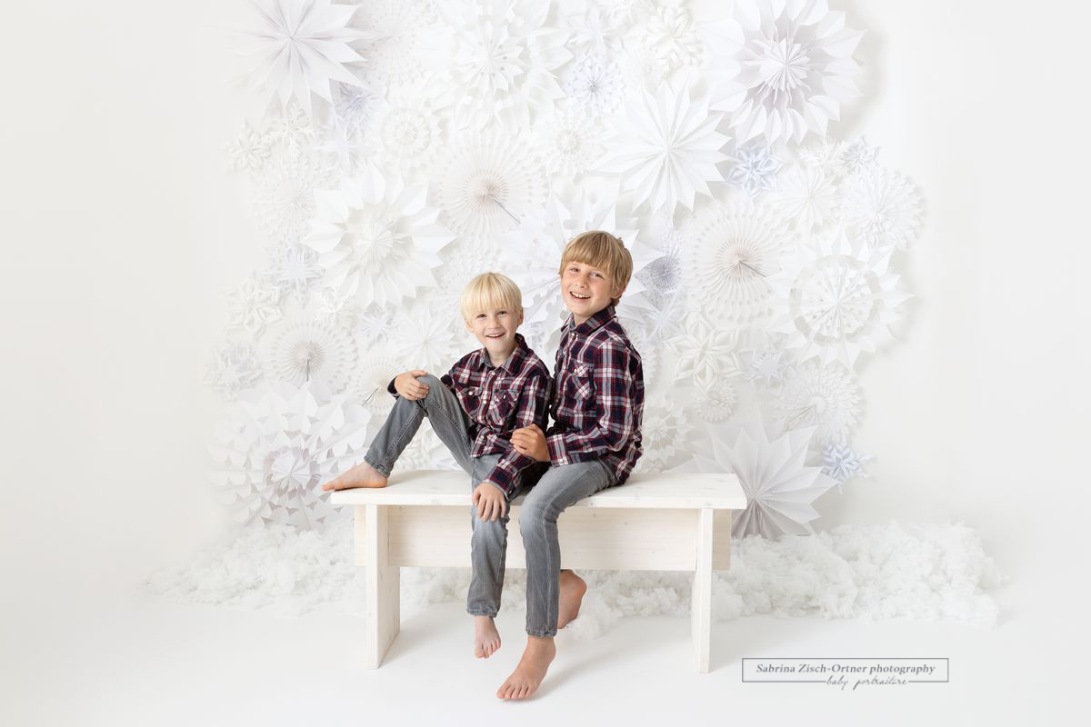 Fotos für Weihnachten Familie Kinder Oma Opa Schnee Flocken Sterne Weiß Studio