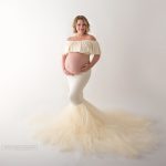 Auswahl an Schwangerschaftskleider für dein Babybauchfotoshooting in Wien