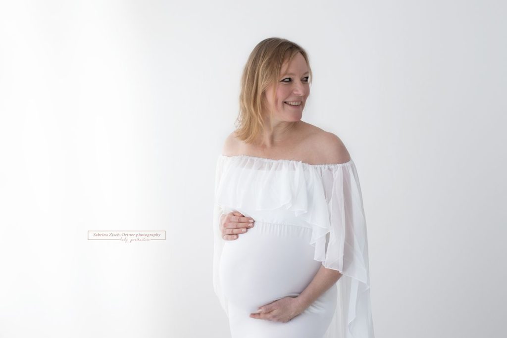 lange Chiffon Schleppe beim Schwangerschaftskleid