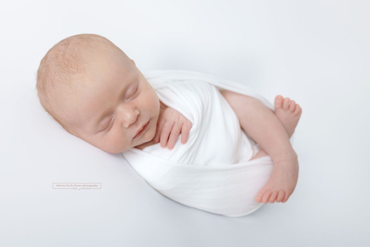 Baby Foto vom Neugeborenen Shooting bei Sabrina Zisch-Ortner