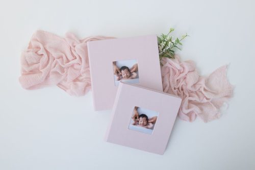 Babyalbum in Rosa in Größe 25x25cm mit Neugeborenen Fotos