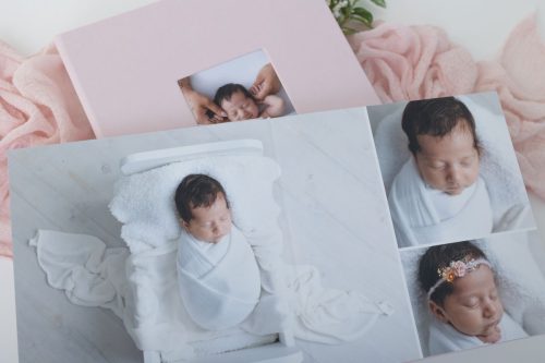 Babyfotos vom Fotoshooting in handgemachten Fotobuch