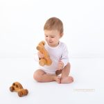 Meilenstein Fotos mit Holzspielzeug zum Krabbeln Sitzen oder Stehen