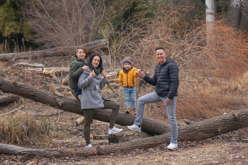 Familienfoto Outdoor im Winter mit Brauntönen