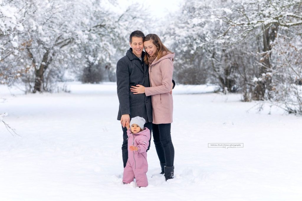 Familienfotos im Schnee mitten in Wien