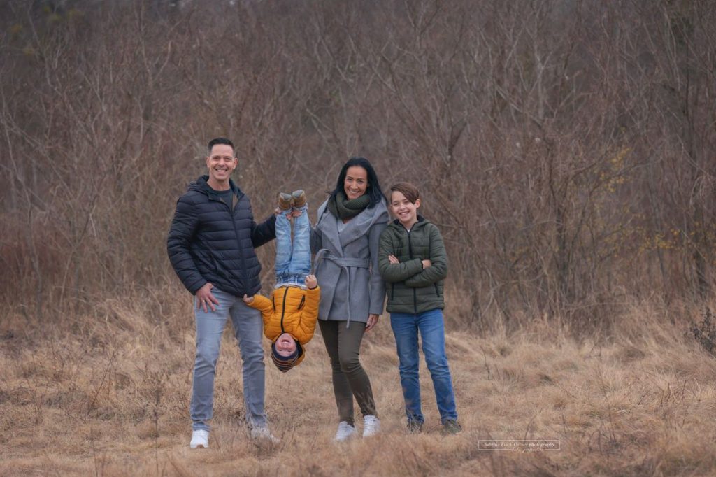 Outdoor Familien Fotoshooting mit Jacke