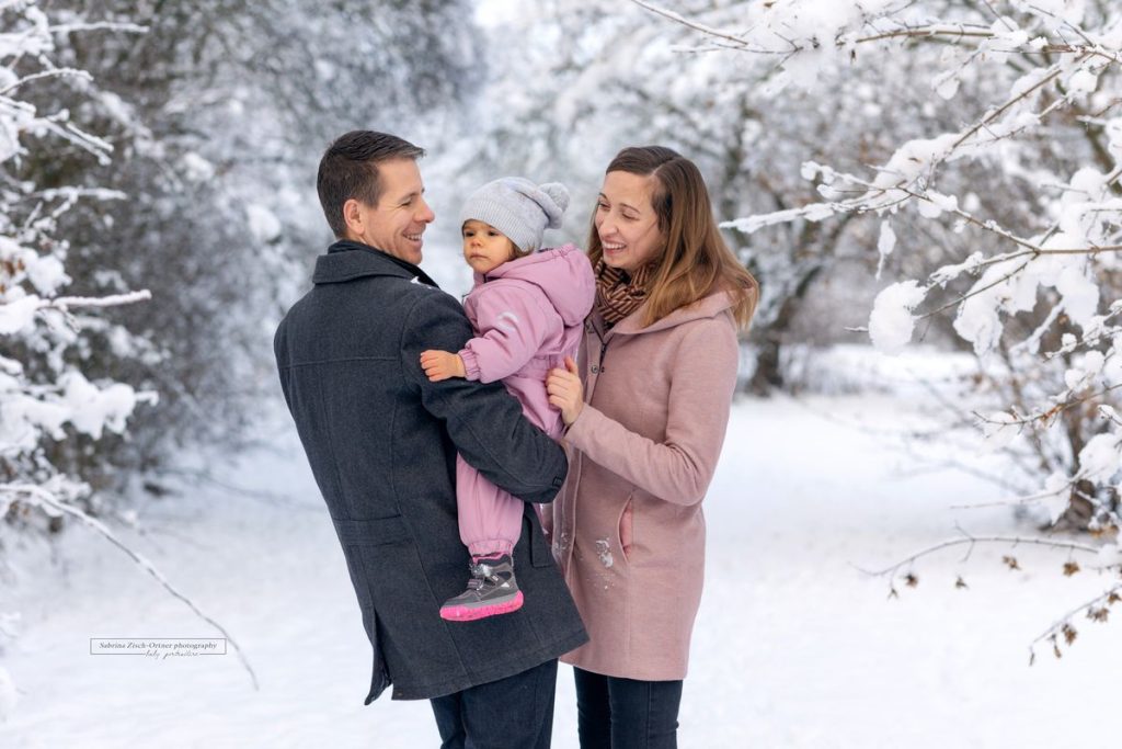 Outdoor Familien Fotoshooting mit Schnee im Jänner