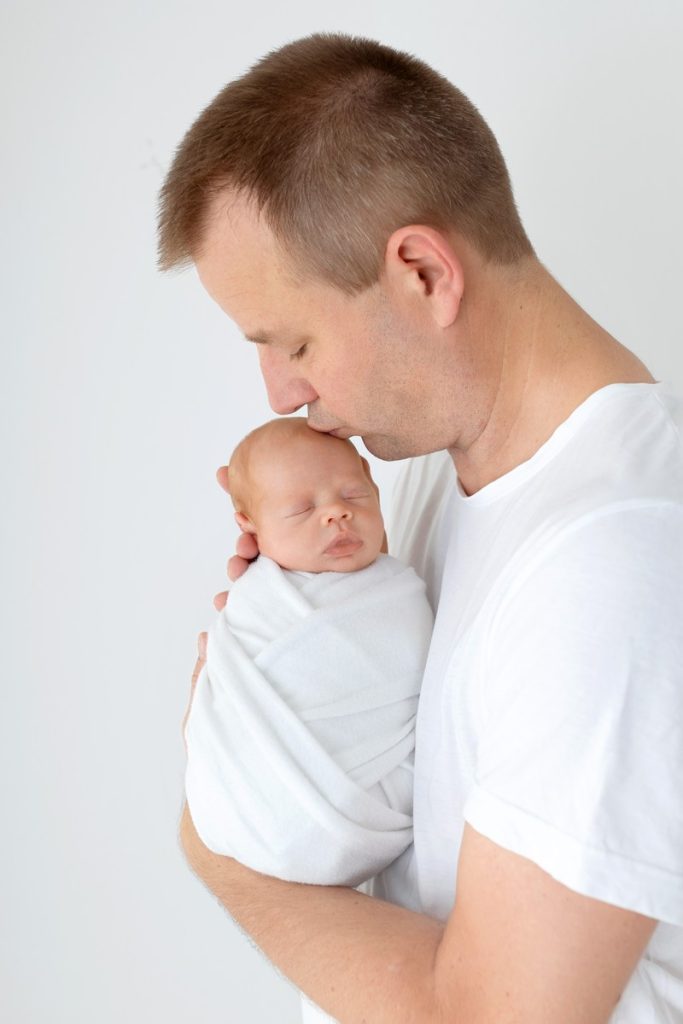 Baby Neugeborenen Coaching Fotoshooting in Wien Online oder live im Studio