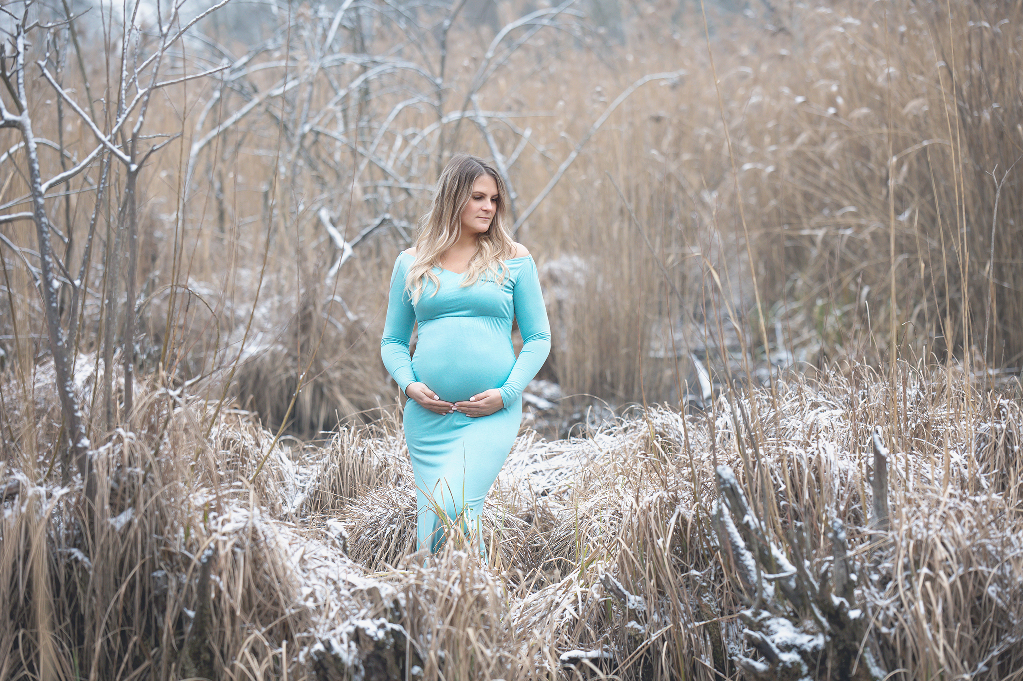 Babybauch Fotoshooting Winter Outdoor Schwangerschaftskleider