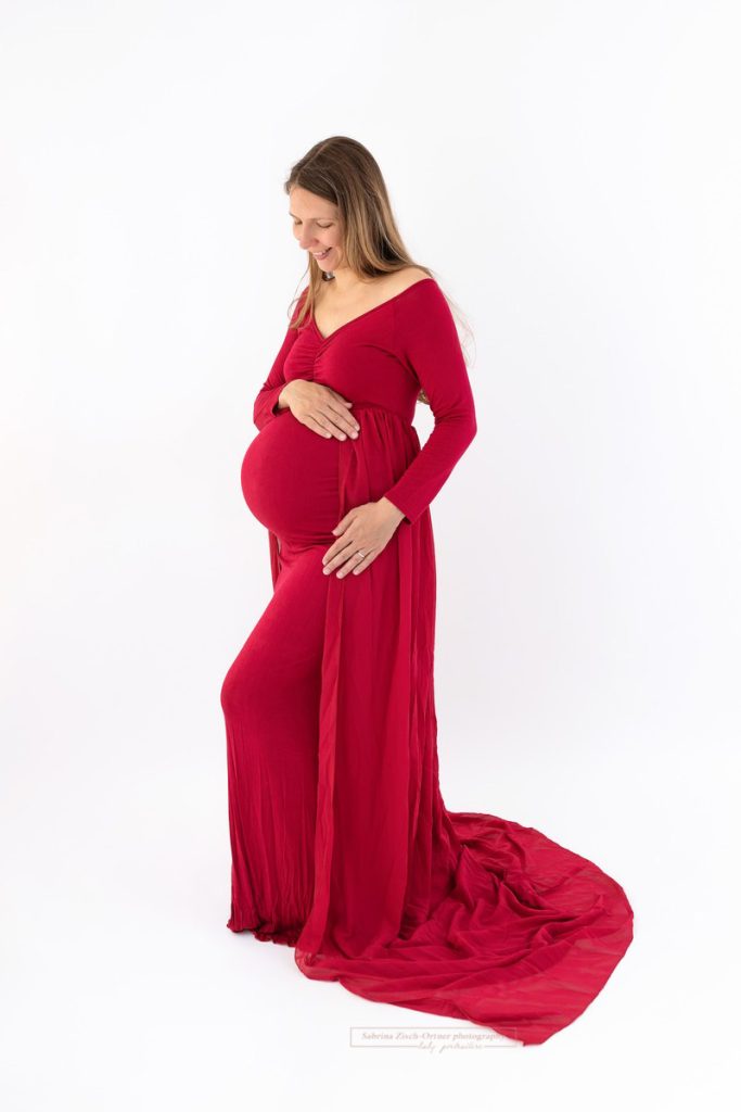 Babybauchkleid in Rot erhältlich bei Sabrina Zisch Ortner