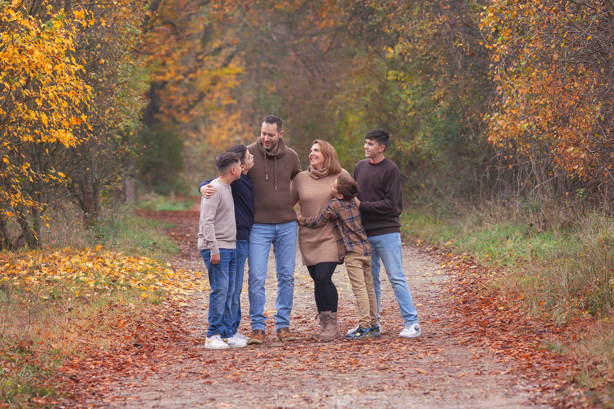 Familien Outdoorshooting im Herbst im Wald