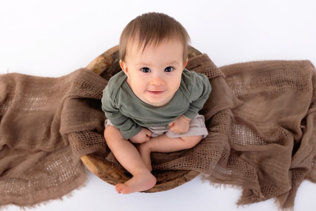 Meilenstein Babyfoto Bub im Wiener Fotostudio für deine Familienfotos