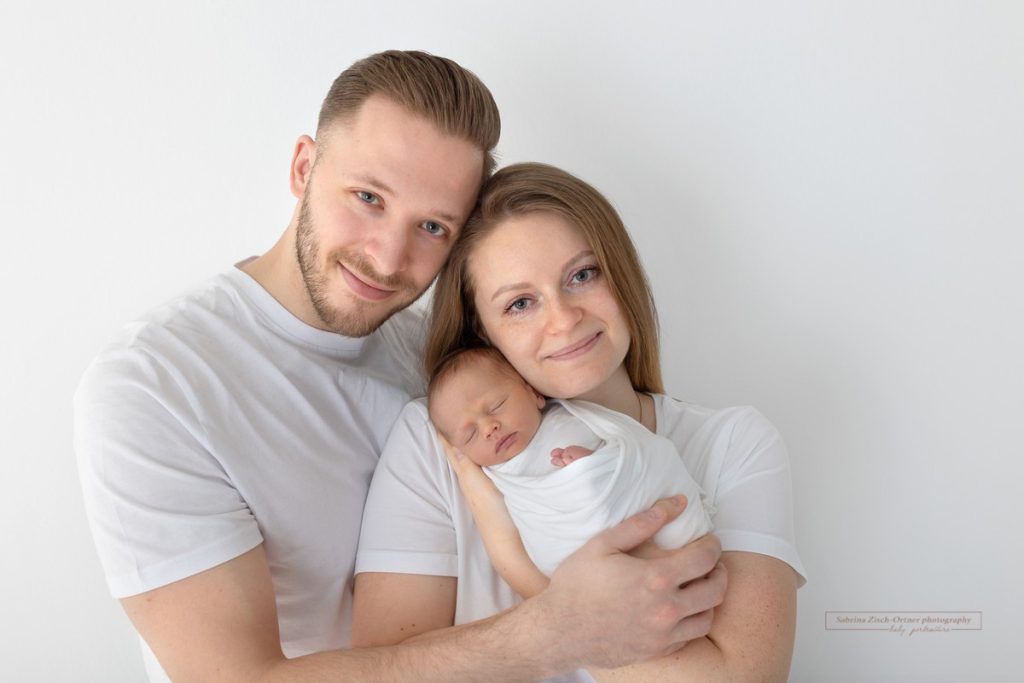 Familienfoto bei Neugeborenen Shooting in Wien