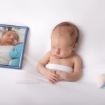 Ein Bilderrahmen mit totem Baby und ein lebendiges Baby