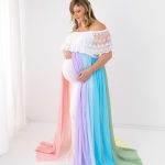 Studio Schwangerschafts Fotos mit Regenbogenrock an Gedenken des verstorbenen Kindes