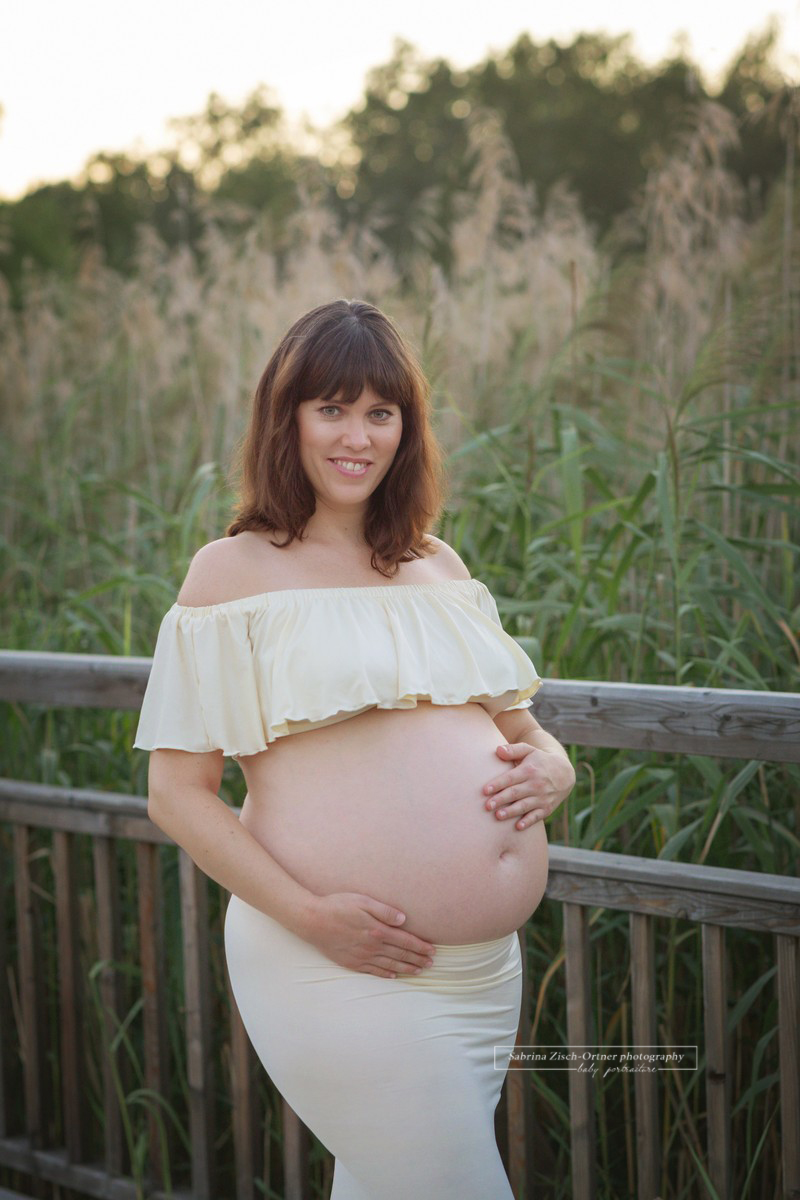 strahlende Mama bei ihrem Schwangerschaftsshooting