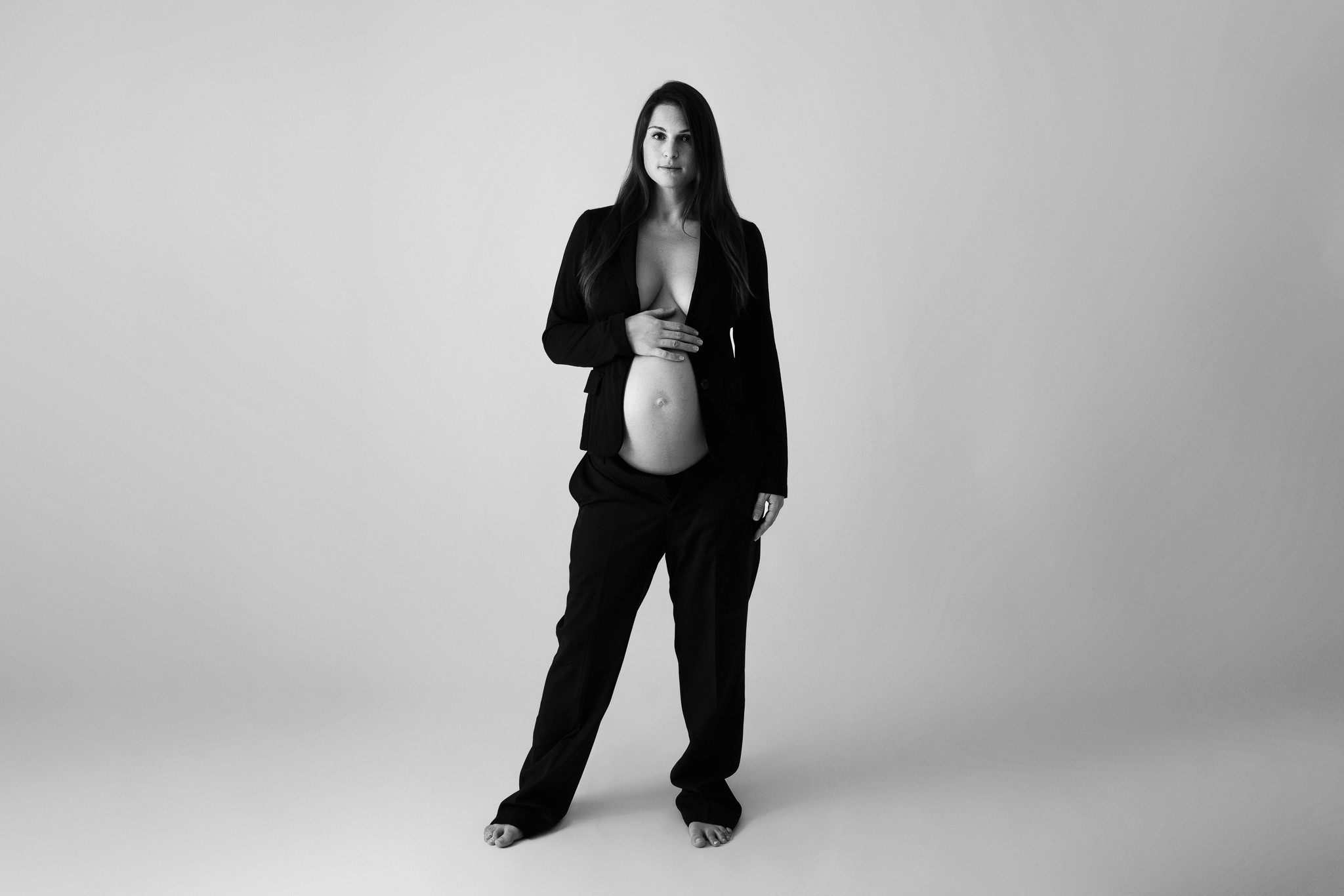 Business Babybauch Fotoshooting mit Anzug in Wien und Umgebung Zisch Ortner
