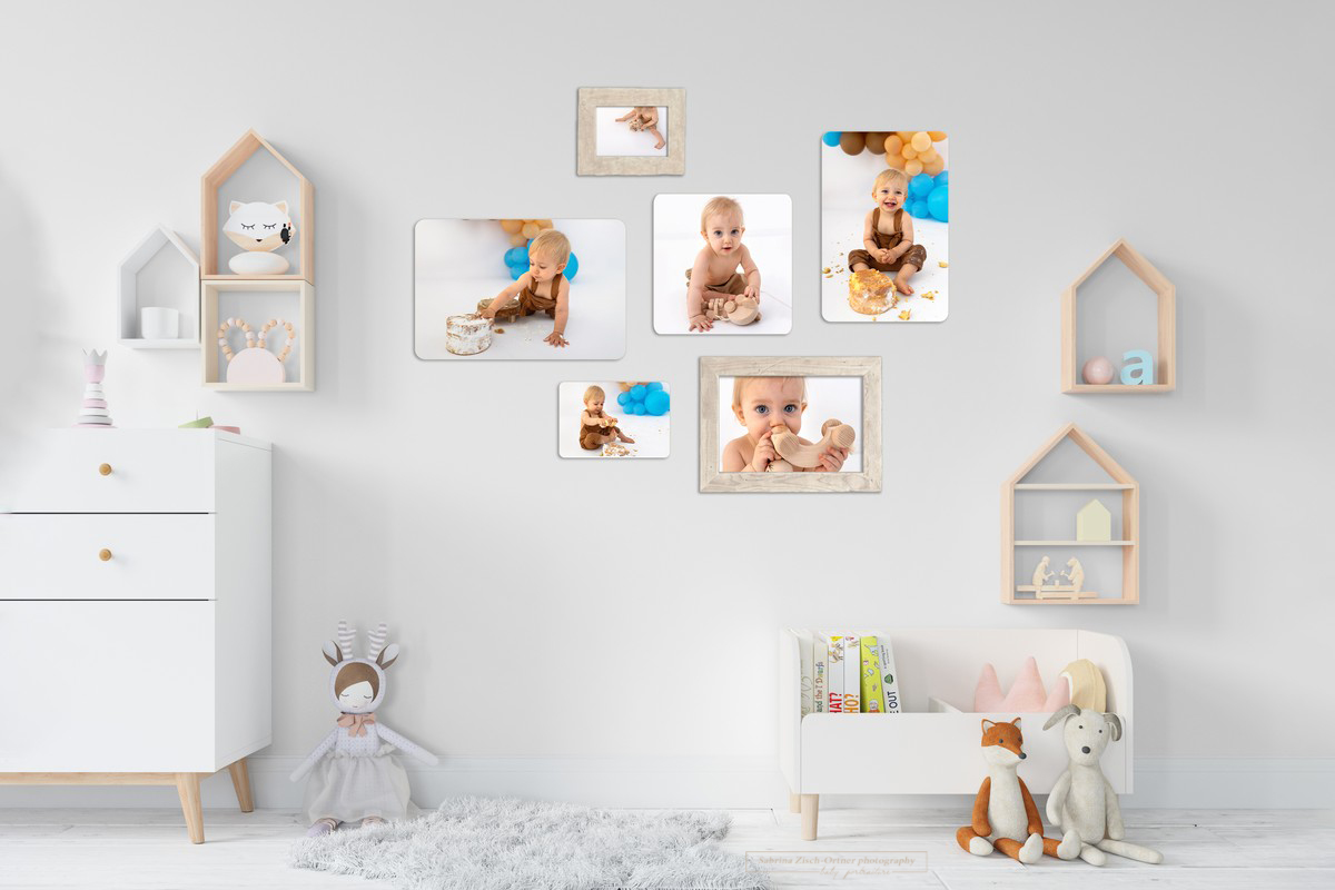 Cake Smash Fotos und Babyfotos im Kinderzimmer an der Wand Fotoshooting Wien